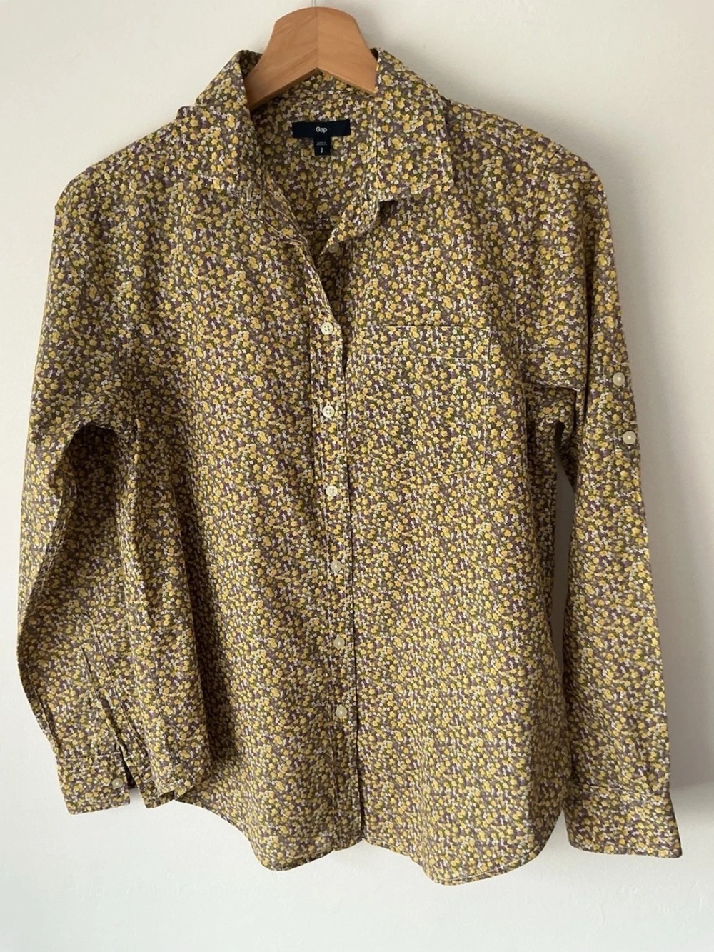 Classic Gap Women's Ditsy Floral Button-Down Shirt